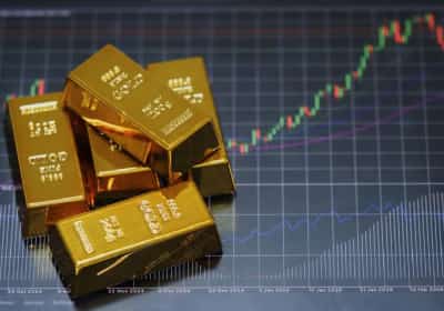 מחיר הזהב שוב שובר שיאים עם עלייה של חמישים אחוזים בשנה אחת 