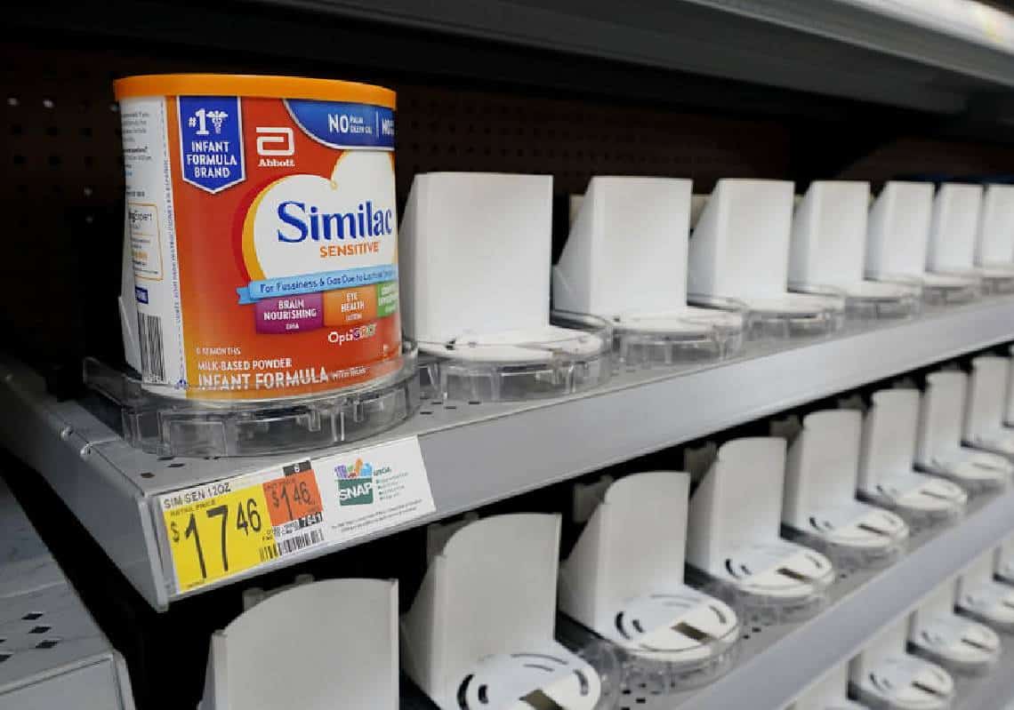 שפל היסטורי: "בכל אמריקה אין מספיק מזון לתינוקות" - במקביל, ביידן שולח אריזות-חינם למהגרים בלתי-חוקיים