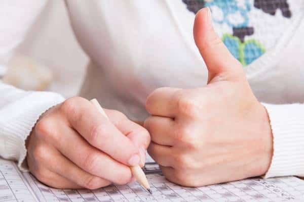 נראה אתכם פותרים את זה: כך תשמרו על המוח שלכם צעיר גם אחרי גיל 50 