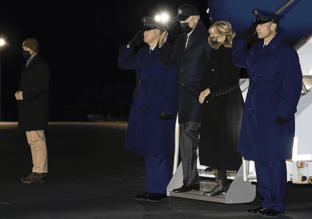 ביידן יצא לחופשת חג בביתו של מיליארדר – וראש האתיקה לשעבר מעלה שאלות 