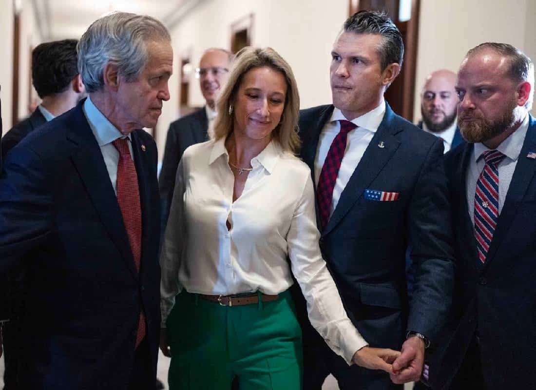 רעייתו של שר ההגנה האמריקני נכחה בפגישות סודיות עם גורמי צבא זרים