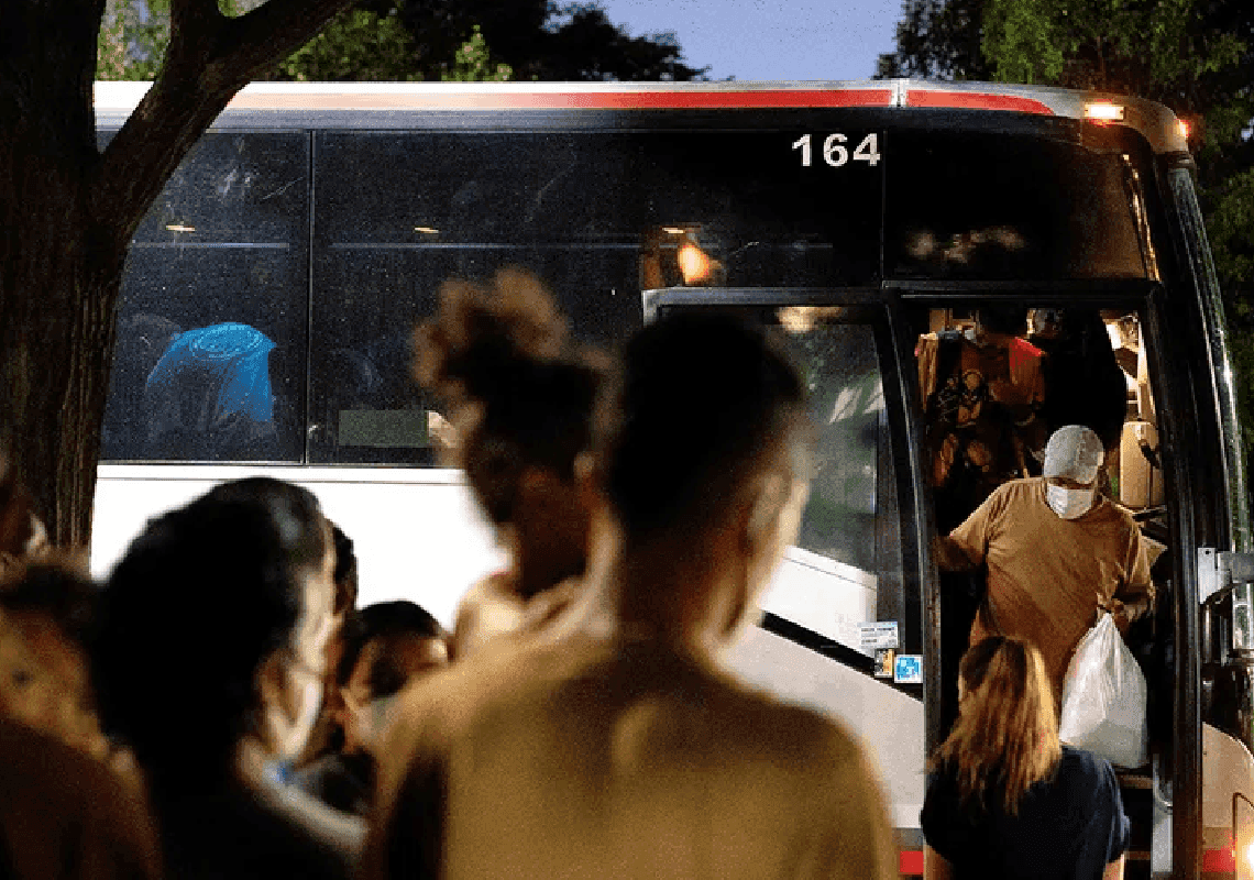 ראש עיריית וושינגטון הבירה חווה על בשרה את משבר הגבול: "מערכת הגירה מקולקלת"