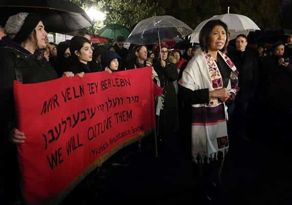 הבדלה המונית ברחבי ניו יורק לזכרם של קורבנות הטבח