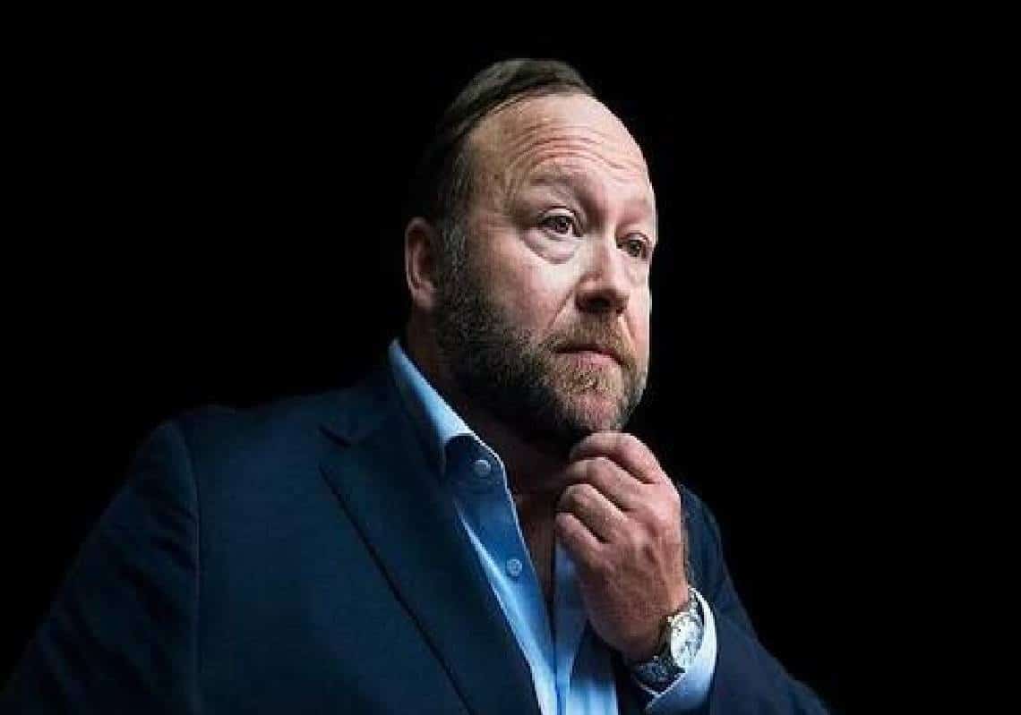 האם אימפריית המדיה של אלכס ג'ונס בדרך לפשיטת רגל?