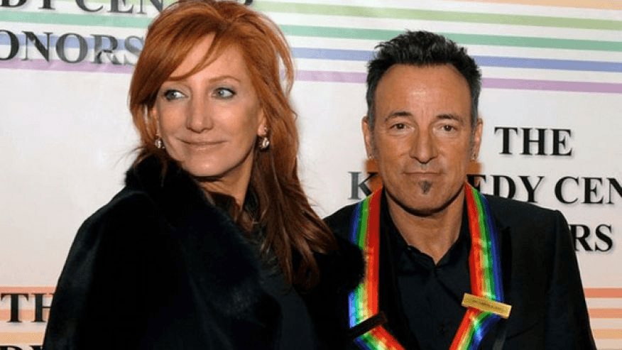 ברוס ספרינגסטין והאישה מבלים ביאכטת הענק של דיוויד גפן