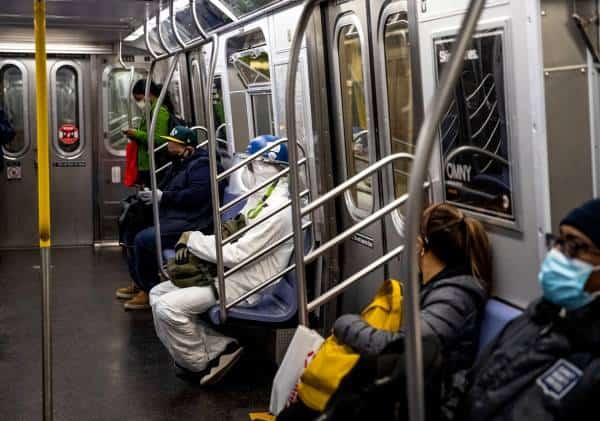 בעקבות המשבר: הרכבת התחתית של ניו יורק תושבת מדי לילה