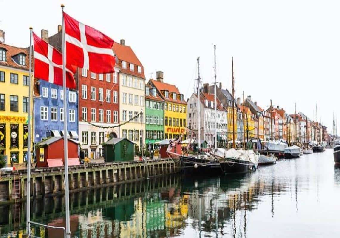 דנמרק מבטלת את כל הגבלות וחוקי הקורונה ללא יוצא מן הכלל