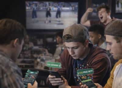 הימורי ספורט: המגיפה השקטה שפוגעת בצעירי אמריקה