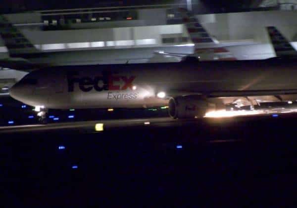 צפו בתיעוד: טייס נפצע במהלך נחיתת חירום בלוס אנג'לס