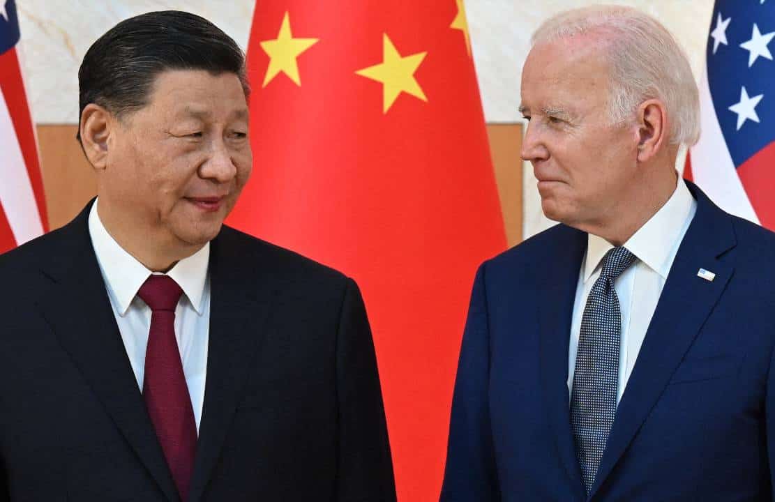 "להביס את אמריקה בלי ירייה": פרשן בכיר חושף את אסטרטגיית החיסול הסינית של ארצות הברית