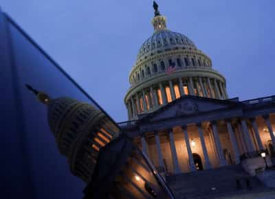 האורות כבו: אמריקה נכנסה להדממת המשק לאחר שהסנאט דחה הצעת מימון