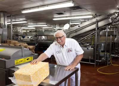 מהפכת החלבון האמריקנית הופכת פסולת גבינה לזהב נוזלי