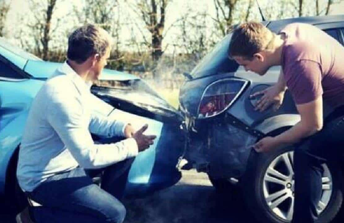 טירוף באמריקה: גנבים עושים ''תאונה קלילה'', מחכים שהנהג ייצא מהרכב, ואז גונבים אותו! בקרוב ב-LA וניו יורק?