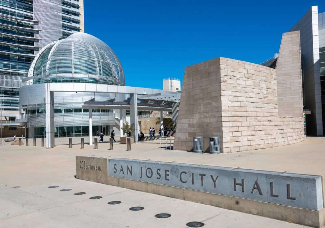 סן חוזה צפויה להכריז על חובת חיסוני 'בוסטר' לעובדי העירייה, ביניהם שוטרים וכבאים