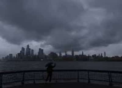 סופת נוראיסטר משתוללת בניו יורק: מצב חירום הוכרז, מצעד יום קולומבוס בוטל