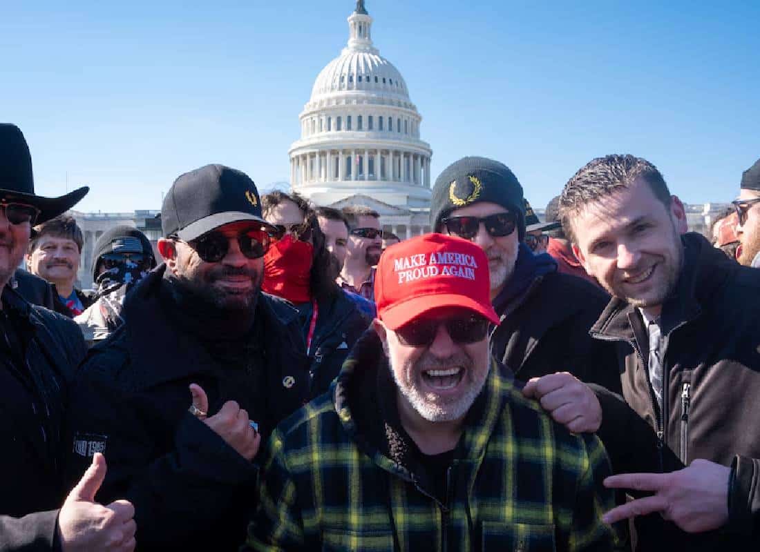 "הבית שלנו!": עצורי הפריצה לקפיטול חוזרים לוושינגטון כגיבורים