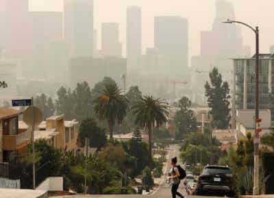 מיליוני תושבים נושמים אוויר רעיל: השריפה הגדולה הטביעה את דרום קליפורניה בעשן