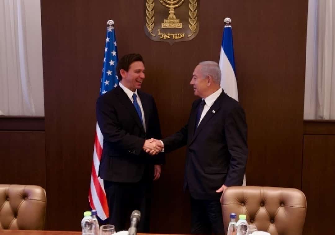 קצת עזרה מחברים: הרפובליקנים בפלורידה אישרו הצעת חוק שתסייע לדה-סנטיס להתמודד לנשיאות