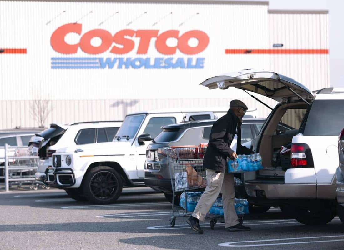 אזהרת המכסים של קוסטקו: מנכ"ל הענקית חושף כיצד מדיניות סחר עלולה לפגוע בחוויית הקנייה האהובה