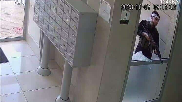 2500 טילים, עשרות הרוגים ובני ערובה בפלישה קרקעית של כוחות חמאס - צה"ל לא מגיב