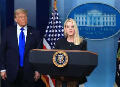 נכנע ללחצים: טראמפ מורה לחשוף את העדויות בפרשת אפשטיין - השטות הזו חייבת להיגמר