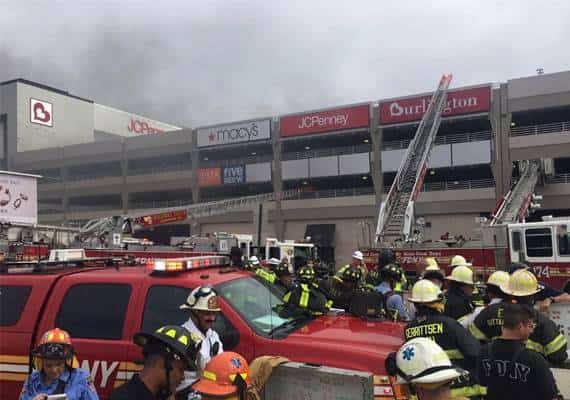 ניו יורק: עשרות נפצעו בשריפה שפרצה בקניון בברוקלין