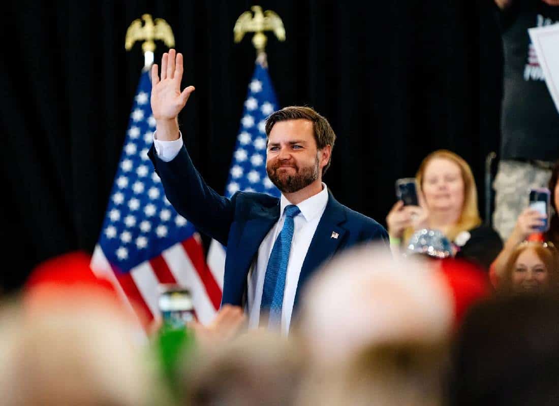 המועמד לתפקיד סגן הנשיא ואנס בראיון שערורייתי: "טרנסג'נדרים הם דרך להתקבל להארוורד"