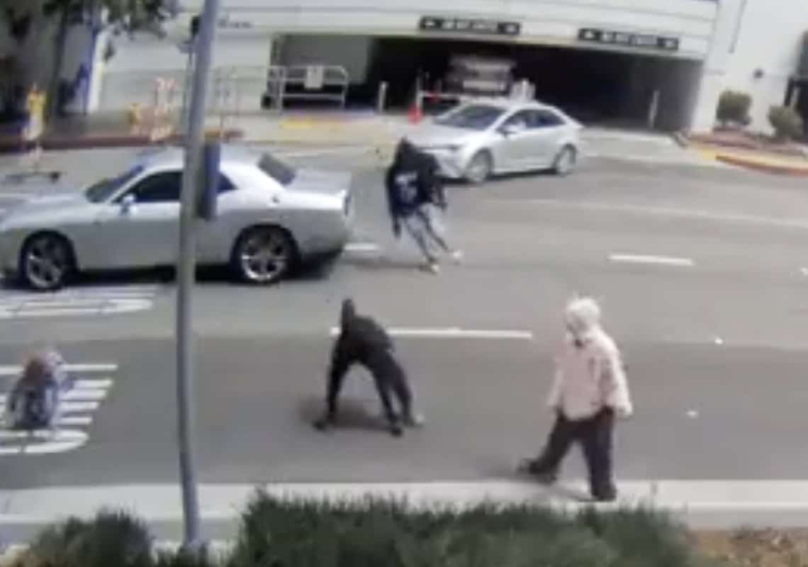 סכנה מחוץ לבנקים ומרכזי הקניות בלוס אנג'לס: זינוק במקרי שוד אלימים