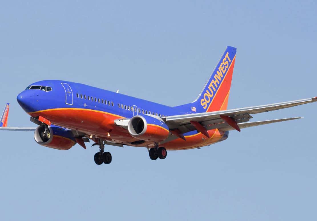 אחד הטייסים סבל ממצב חירום רפואי וקברניט שלא בתפקיד נכנס לתא הטייס של חברת סאות'ווסט לעזור להטיס את המטוס