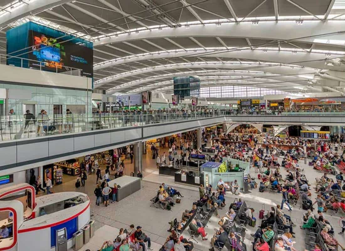 שיתוק מוחלט בנמל התעופה היתרו בלונדון: נסגר ליממה מלאה בשל שריפה חמורה