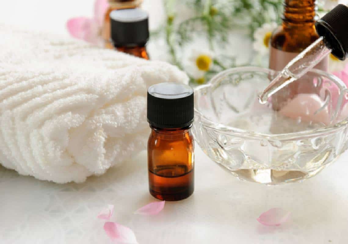 חכו עם התרופות: 6 שמנים אתריים שיעזרו לכם להתמודד עם דלקות ונגיפים