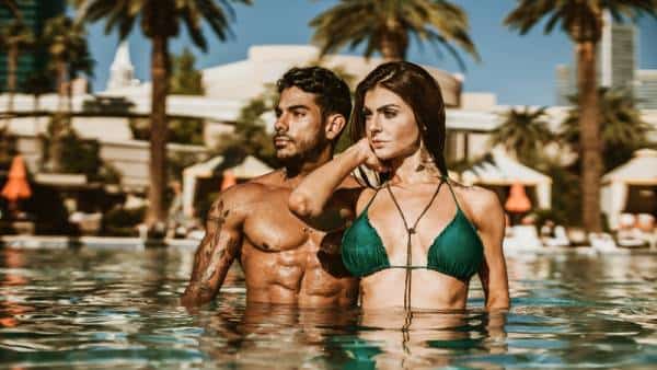 הסצנה הרטובה: מה מציעות לכם כמה מהבריכות הכי שוות בלאס וגאס