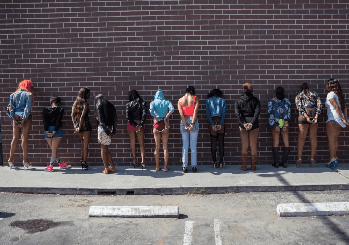 הצעת חוק בקליפורניה מבקשת לפסול הפללה של הליכה ברחוב למטרת זנות