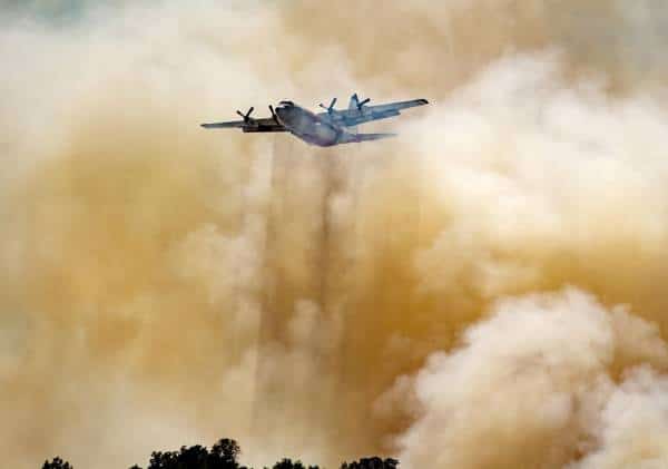 "שריפת סאנד" מאיימת על צפון קליפורניה: מאות פונו מבתיהם