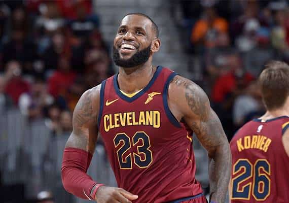 היסטרי: הביקוש לחולצות לברון ג'יימס שובר שיאים