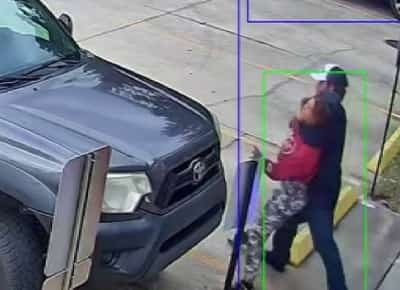 עשתה הכול נכון: ניסיון חטיפה נתפס במצלמות - האישה נלחמה על חייה