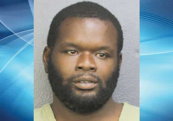 פלורידה: גבר מעורער בנפשו איים לפוצץ נמל התעופה מרכזי