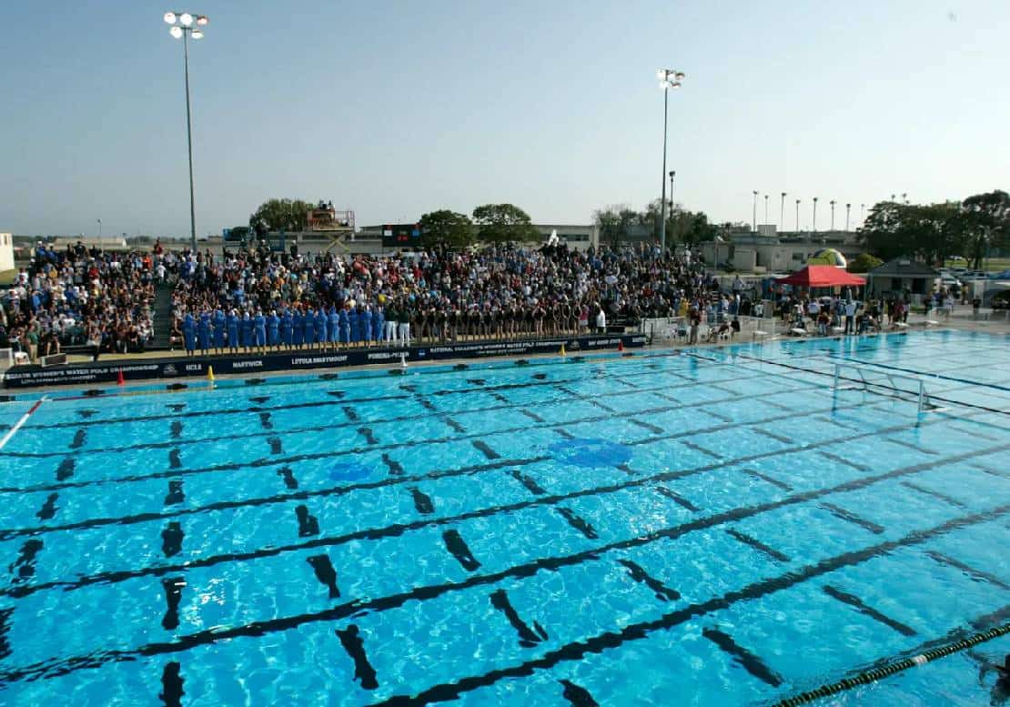 מחוז אורנג': מאמן הכדורמים תקף מינית 10 נערות במהלך אימונים בזמן שההורים שלהן ישבו מטרים משפת הבריכה