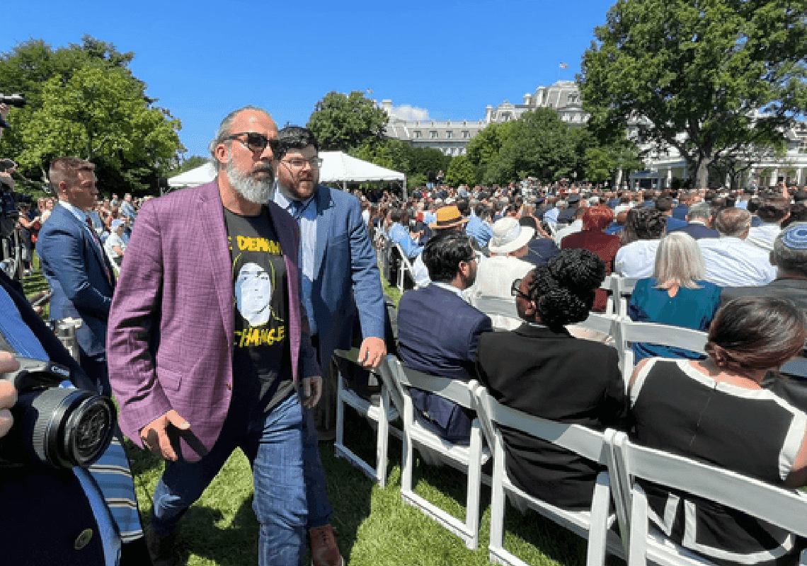 "תשב ותקשיב לי": כך ענה ביידן לאב שאיבד את בנו בטבח בבית ספר