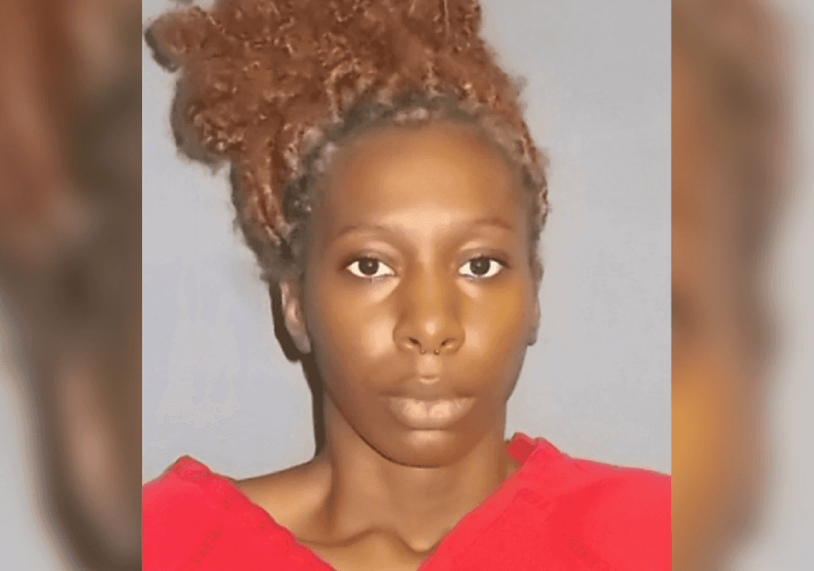 אישה גנבה רכב עם חמישה ילדים בתוכו – לאחר שהנהג עצר לסייע בתאונת דרכים