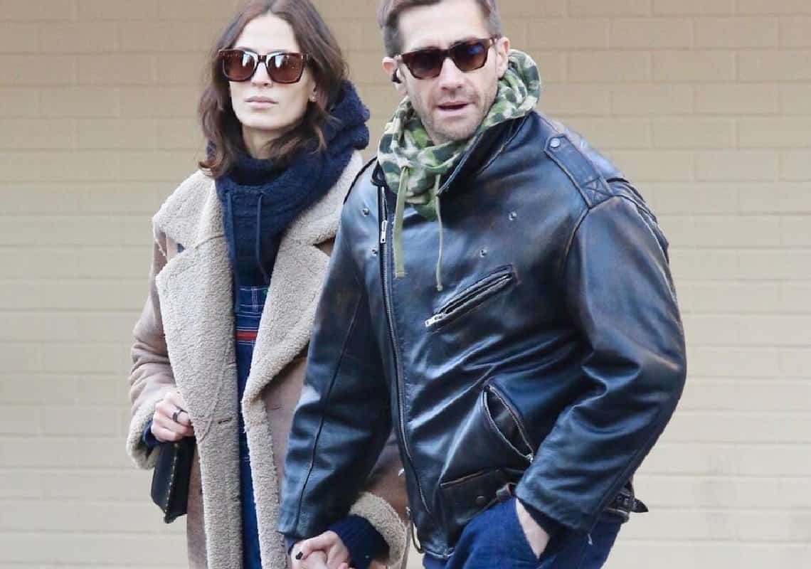 פפראצי נדיר: ג׳ייק ג'ילנהול ובת זוגו מטיילים במנהטן 