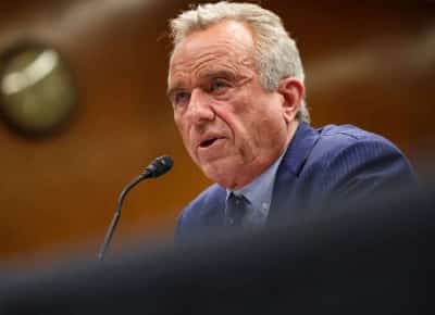 קנדי מפטר את כל חברי ועדת החיסונים של מרכז בקרת המחלות במהלך חסר תקדים