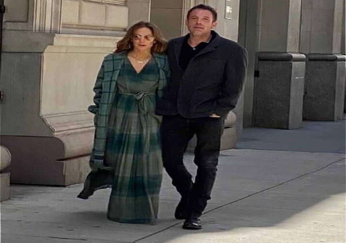 רומנטים מתמיד: ג'ניפר לופז ובן אפלק מטיילים ברחובות מנהטן 