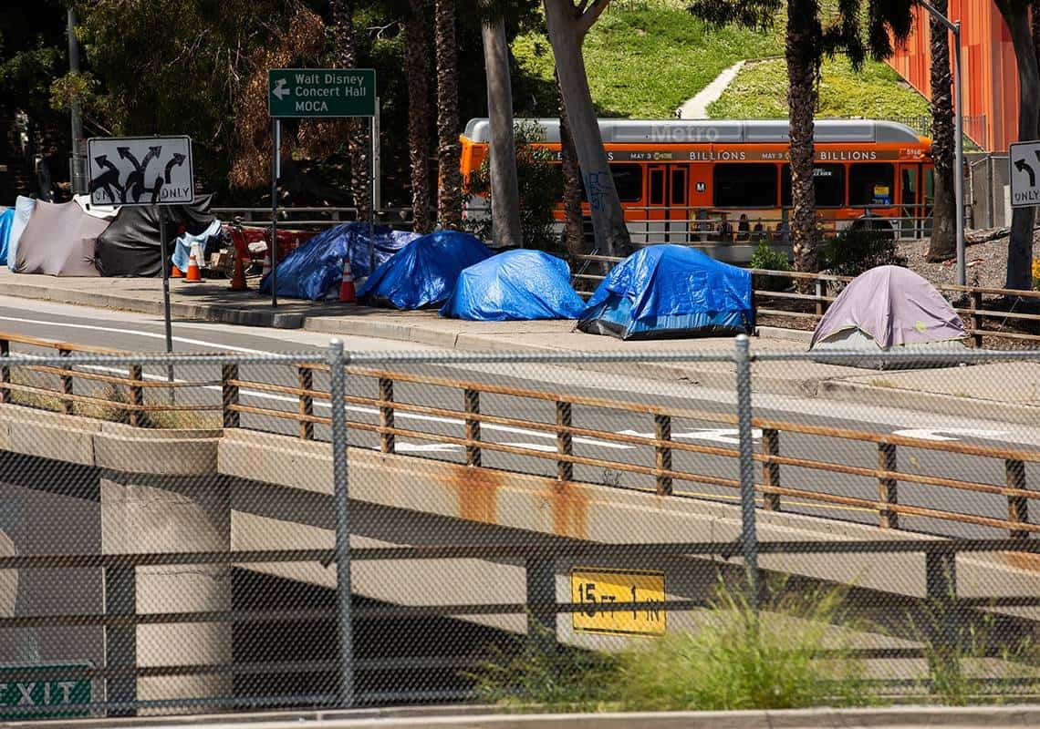 תושבי לוס אנג'לס מברכים: אושרה הצעת חוק האוסרת על הקמת מאהלים בשטחים ציבוריים