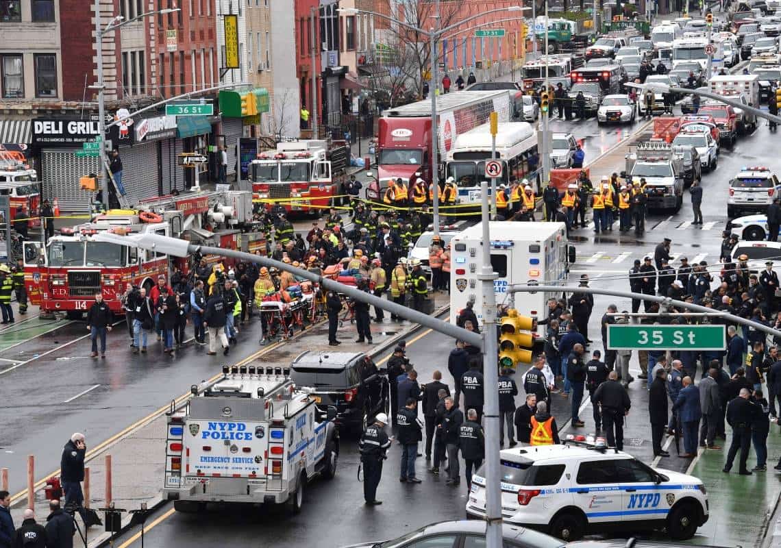 ניו יורק: 10 נורו ברכבת התחתית, מצוד נרחב אחר היורה שנמלט