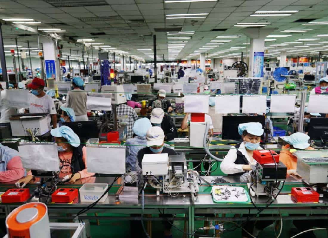 בין הפטיש והסדן: אפל נאבקת לשרוד במלחמת הסחר בין ארה"ב לסין