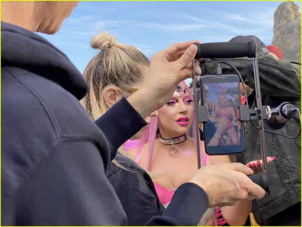 גימיק או הצעקה האחרונה? הווידאו-קליפ לסינגל החדש של ליידי גאגא צולם בדרך ייחודית ולא שגרתית בכלל