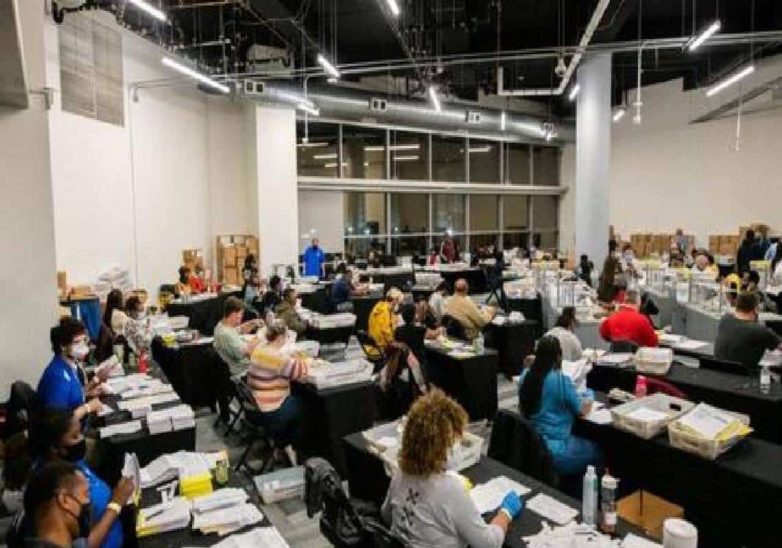 "נתפסתם!": העולם מביט שוב על ג'ורג'יה - "ביהמ"ש מוצא אי-סדרים חמורים בספירת קולות שבוצעו לטובת הדמוקרטים"