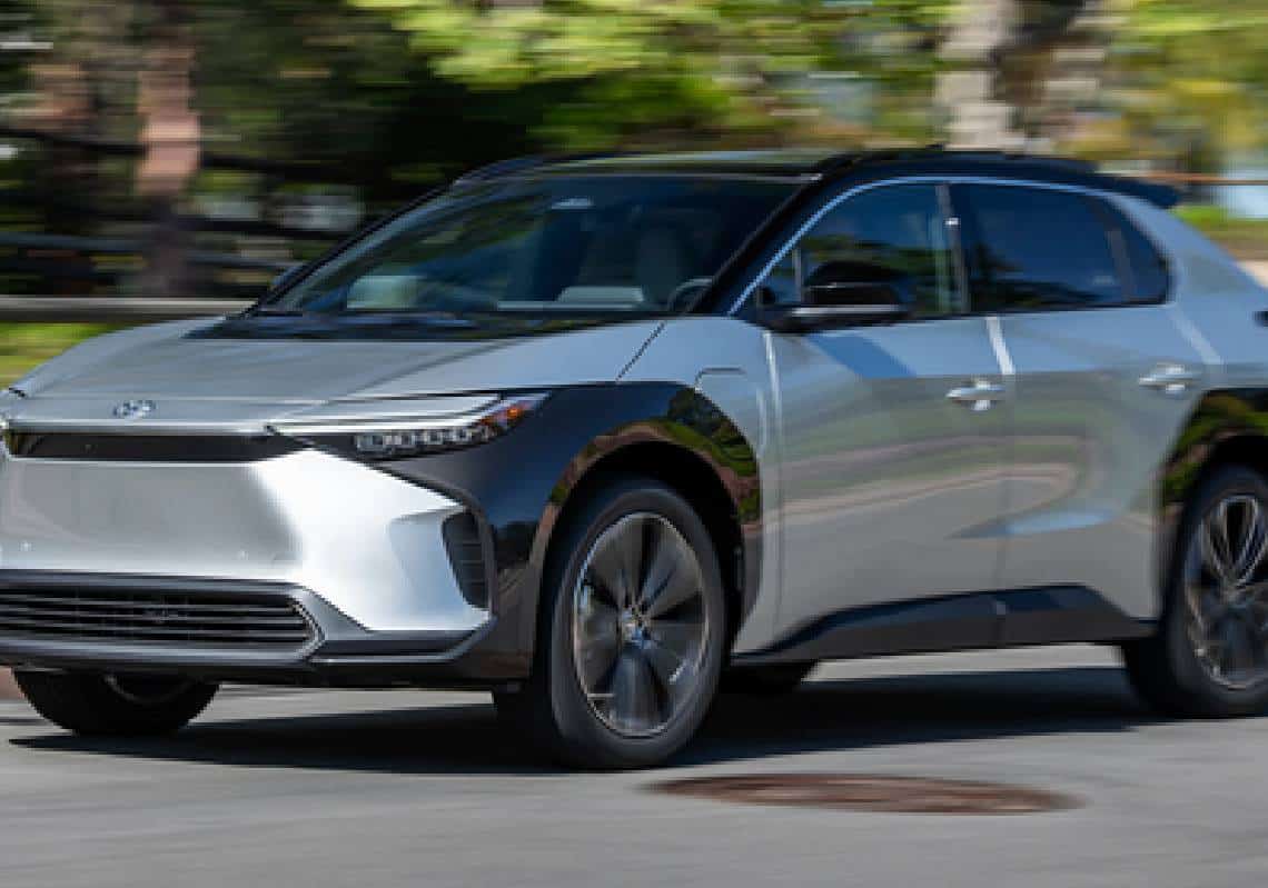 "הצמיגים עלולים ליפול": טויוטה הכריזה על ריקול לג'יפ החשמלי הראשון שלה