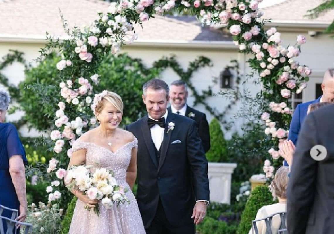 לאחר שמונה שנות זוגיות: המדובבת של ״משפחת סימפסון״ מתחתנת